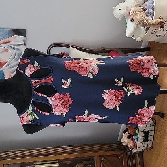 Cute flower blouse - Picture 1 of 5